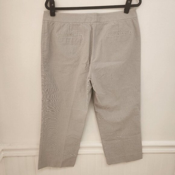 Lafayette 148 Straight Leg Grey Horizontal Pinstripe Trouser Cropped Pants 12 - Picture 2 of 5